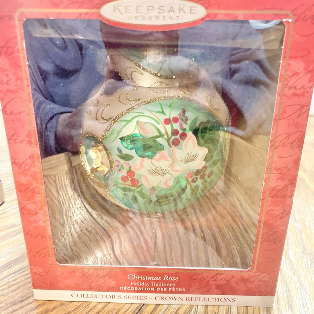 Beautiful! Hallmark Christmas Rose Blown Glass Ornament #3,2099 - New in box